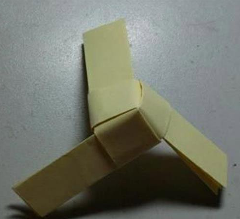 如何折竹蜻蜓，如何折竹蜻蜓步骤图（用纸折的竹蜻蜓-你时候玩过吗）