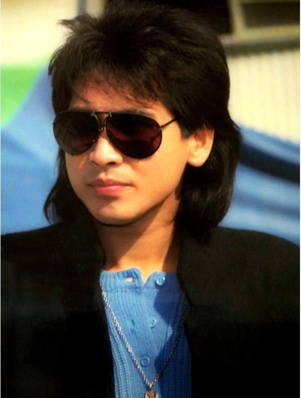 1960年1月12日出生于台湾省台中市，歌手齐豫的弟弟—齐秦