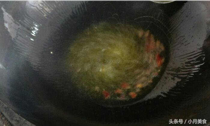 鸭嘴鱼吃什么食物，鸭嘴鱼爱吃什么（中午老爸的拿手好菜----鸭嘴鱼）