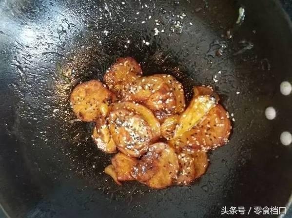糖溜地瓜怎么做，糖溜地瓜怎么做 蒸熟的地瓜（技术含量超高晶莹剔透的糖溜红薯）