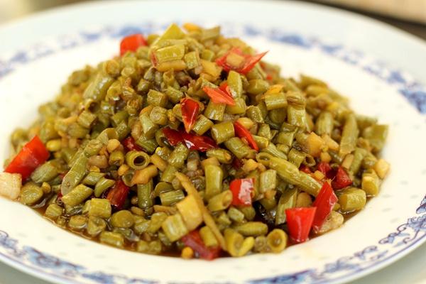 鱼翻白肚撒盐的道理，鱼翻白肚的原因（春节年夜饭餐桌上的30道蔬菜家常菜）