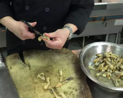 蛏子怎么处理干净，蛏子怎么清洗干净（如何清洗海鲜蛏）