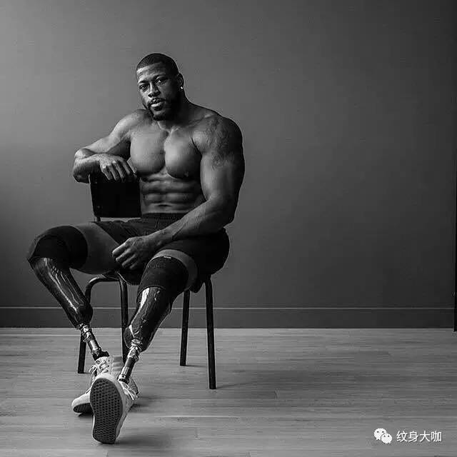 纹 身 男，微信头像，纹 身 男（却没看到他引以为傲的下半身）