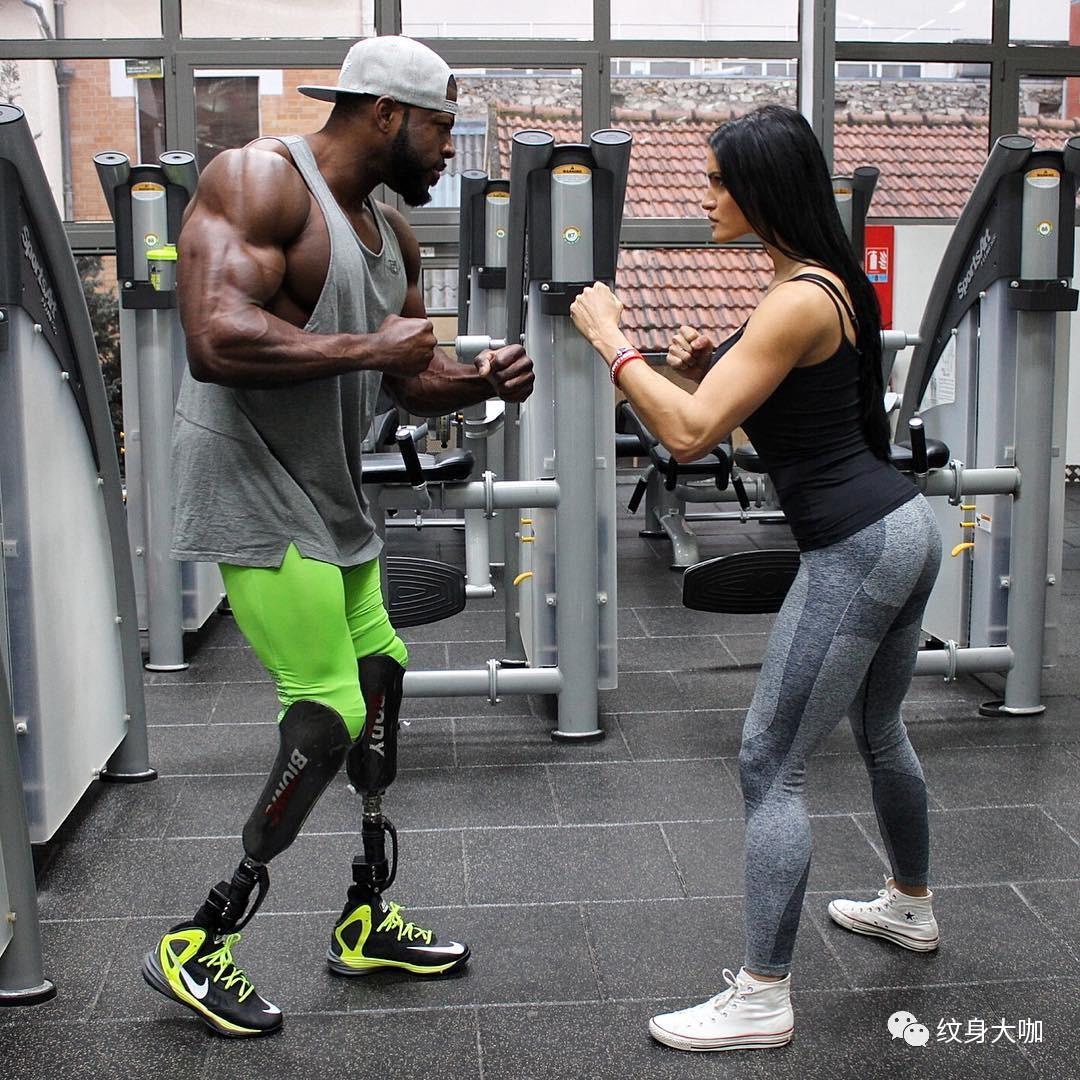 纹 身 男，微信头像，纹 身 男（却没看到他引以为傲的下半身）