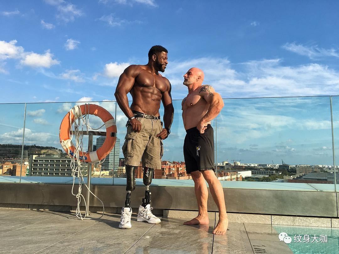 纹 身 男，微信头像，纹 身 男（却没看到他引以为傲的下半身）