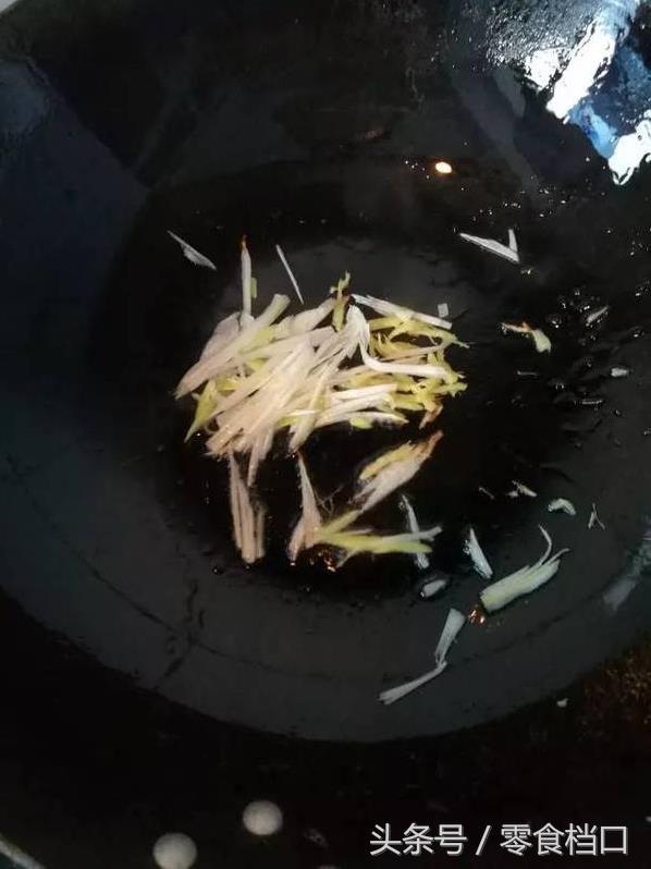 糖溜地瓜怎么做，糖溜地瓜怎么做 蒸熟的地瓜（技术含量超高晶莹剔透的糖溜红薯）