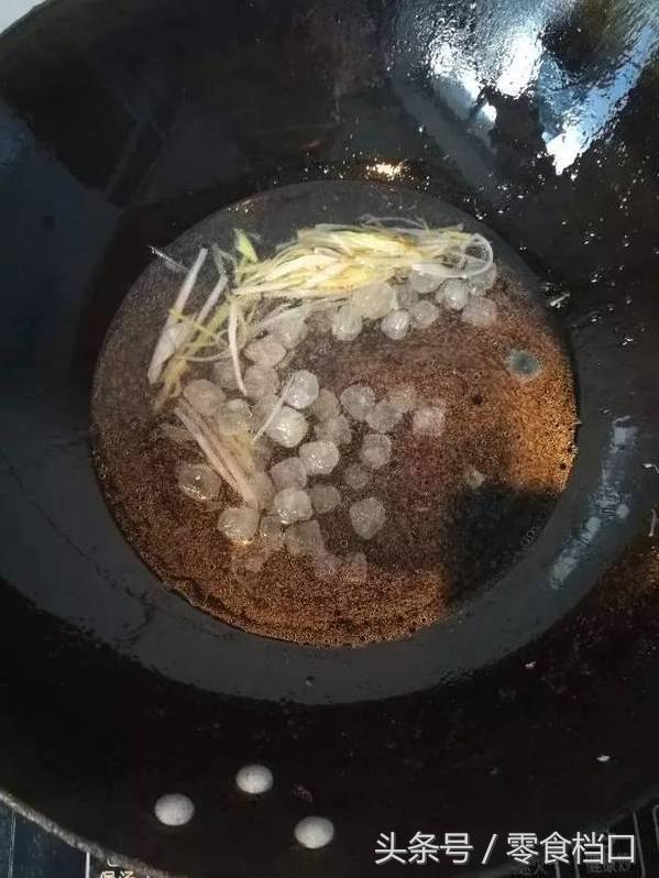 糖溜地瓜怎么做，糖溜地瓜怎么做 蒸熟的地瓜（技术含量超高晶莹剔透的糖溜红薯）