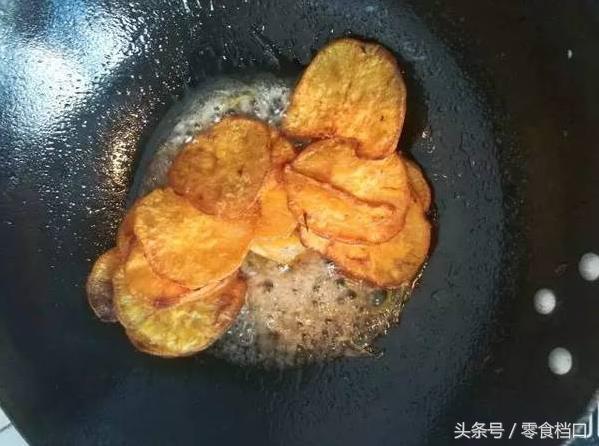 糖溜地瓜怎么做，糖溜地瓜怎么做 蒸熟的地瓜（技术含量超高晶莹剔透的糖溜红薯）