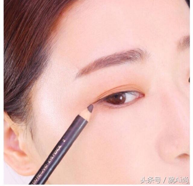 证件照可以化妆吗，照证件照时怎么化妆（适合拍证件照的淡妆妆容教学）