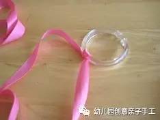 蛋糕盒丝带怎么系，方形蛋糕盒丝带怎么系（蛋糕盒丝带怎么系步骤）