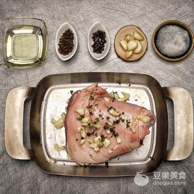 酸椰菜的做法，酸包菜的做法大全窍门（烤肘子配酸椰菜土豆沙拉）