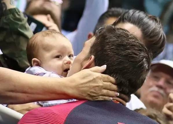 伦敦奥运会菲尔普斯，美国游泳运动员菲尔普斯的资料（菲尔普斯含泪谢幕）