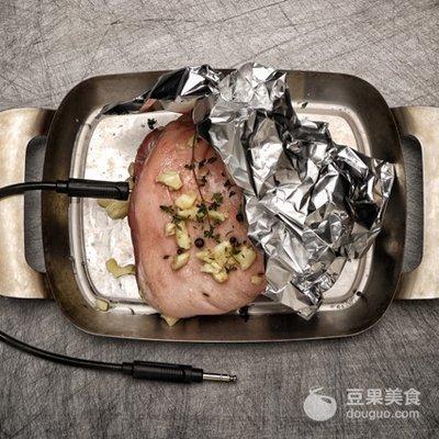 酸椰菜的做法，酸包菜的做法大全窍门（烤肘子配酸椰菜土豆沙拉）