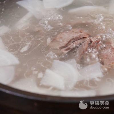 白切羊肉汤怎么做，白切羊肉汤的做法家常做法（原汁原味的美味膳食）