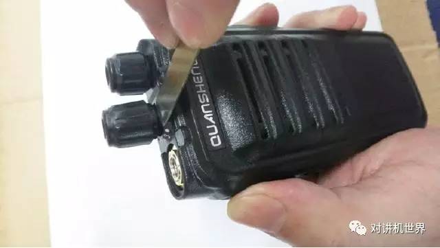 家电维修对讲机拆装 图解对讲机解剖技巧一：拆卸篇