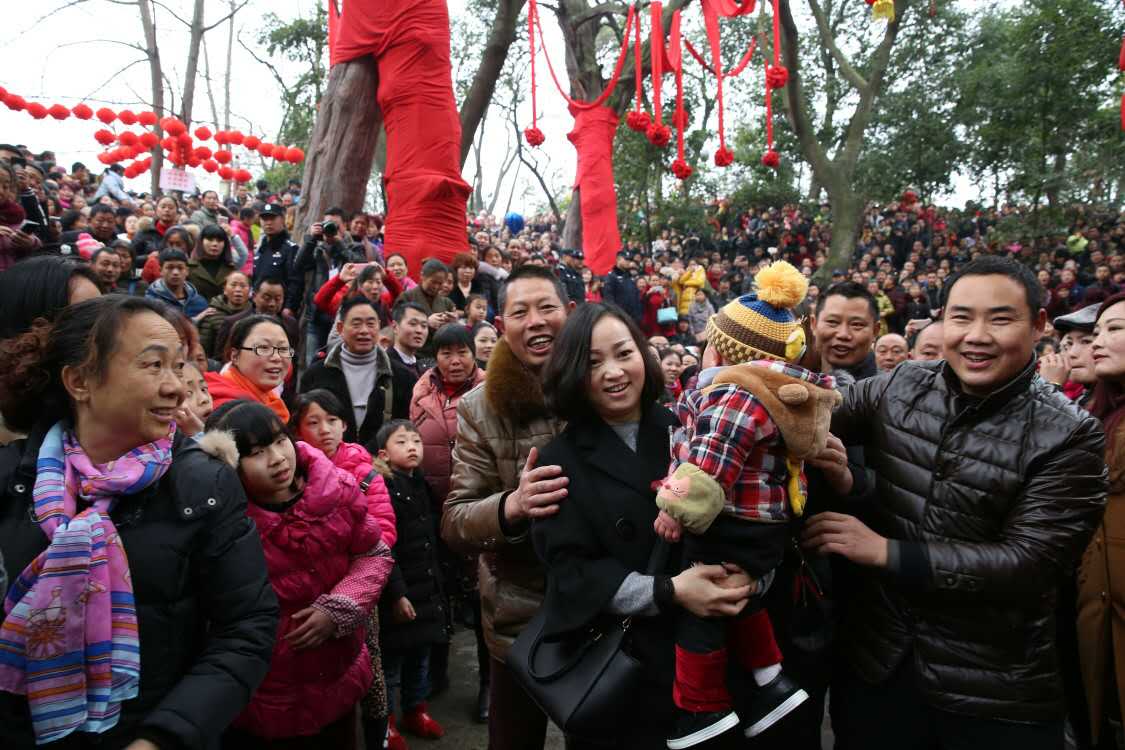 广汉保保节，广汉保保节是什么时间（“保保节”20余万人涌入广汉凑热闹）
