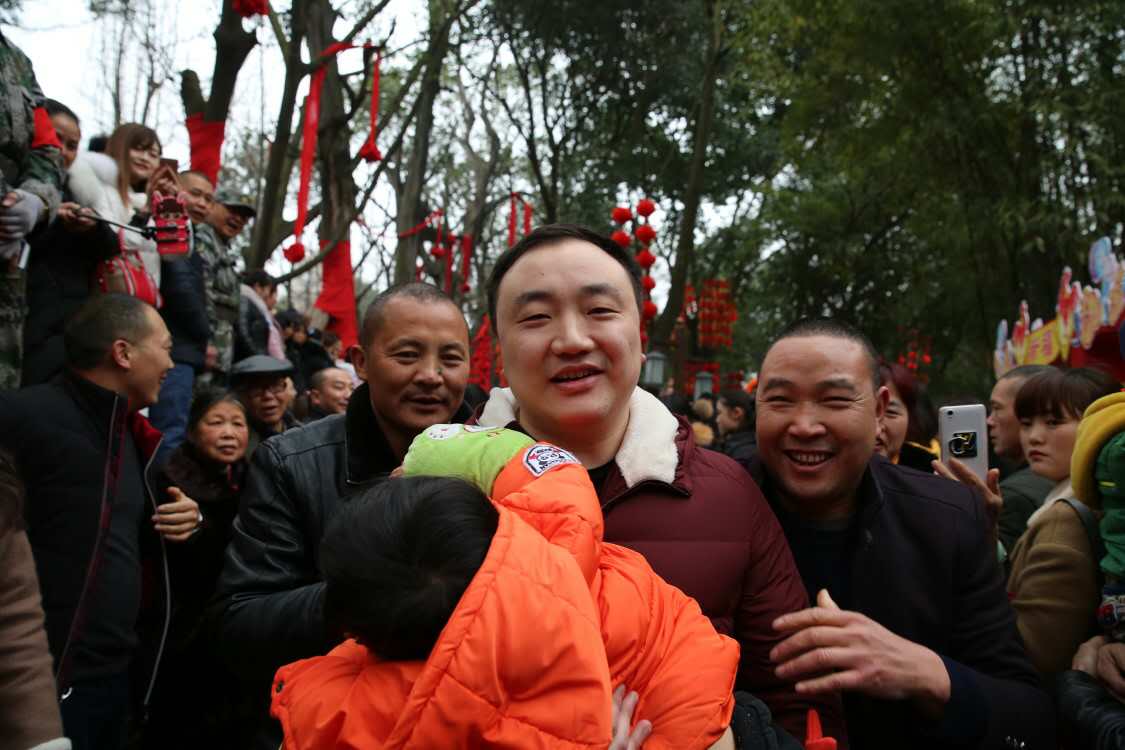 广汉保保节，广汉保保节是什么时间（“保保节”20余万人涌入广汉凑热闹）