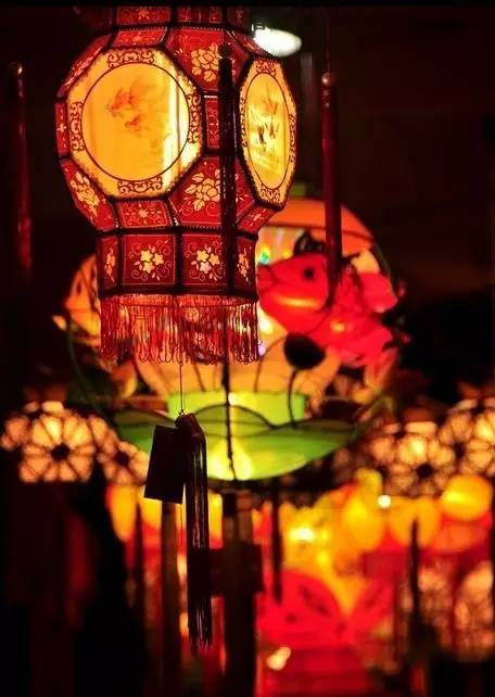 数字成语什么海升平，四海升平对应的成语（三五月圆夜 火树银花开）