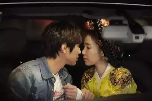 李光洙女友刘仁娜，李光洙女朋友（从假小子到《鬼怪》炸鸡店女老板）