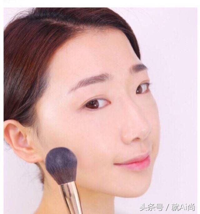 证件照可以化妆吗，照证件照时怎么化妆（适合拍证件照的淡妆妆容教学）
