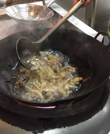 蛏子怎么处理干净，蛏子怎么清洗干净（如何清洗海鲜蛏）