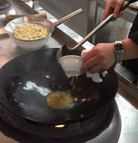 蛏子怎么处理干净，蛏子怎么清洗干净（如何清洗海鲜蛏）