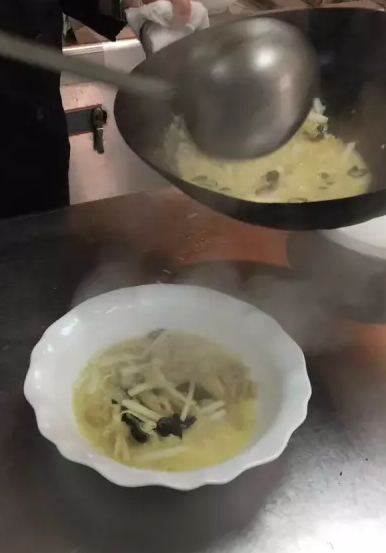 蛏子怎么处理干净，蛏子怎么清洗干净（如何清洗海鲜蛏）