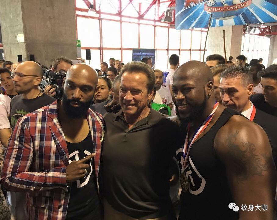 纹 身 男，微信头像，纹 身 男（却没看到他引以为傲的下半身）