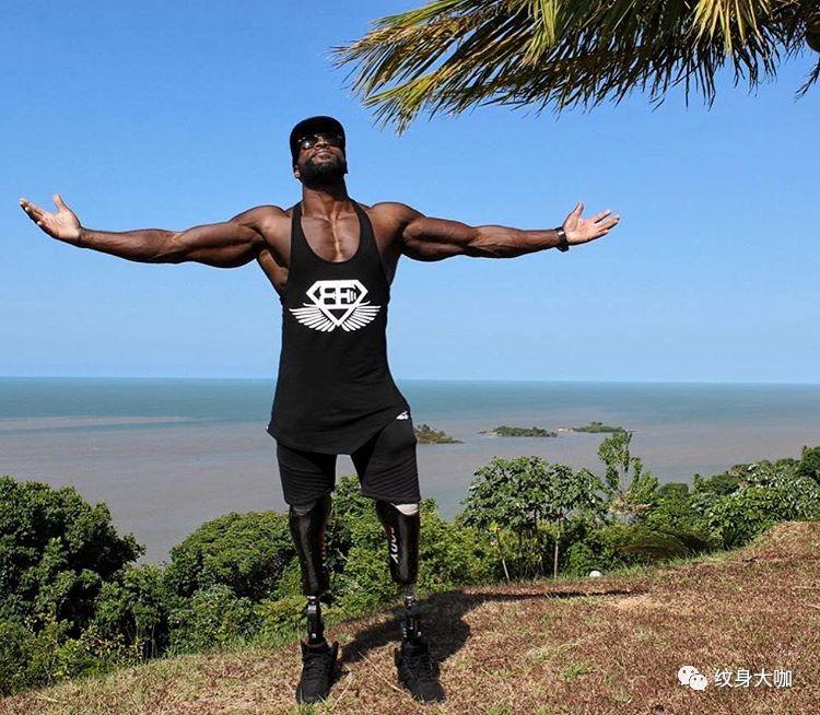 纹 身 男，微信头像，纹 身 男（却没看到他引以为傲的下半身）