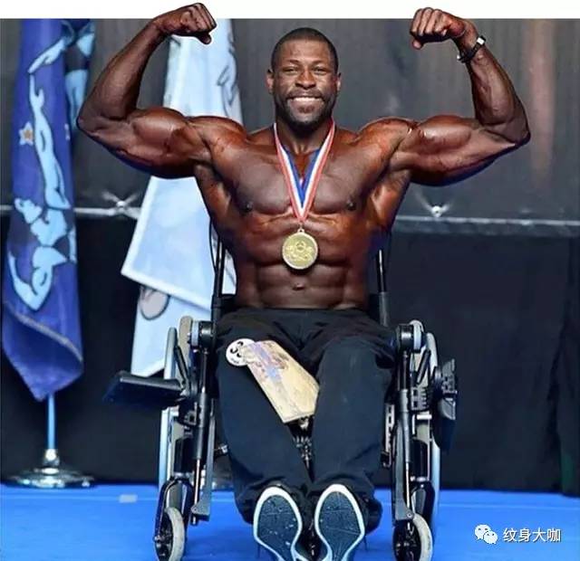 纹 身 男，微信头像，纹 身 男（却没看到他引以为傲的下半身）