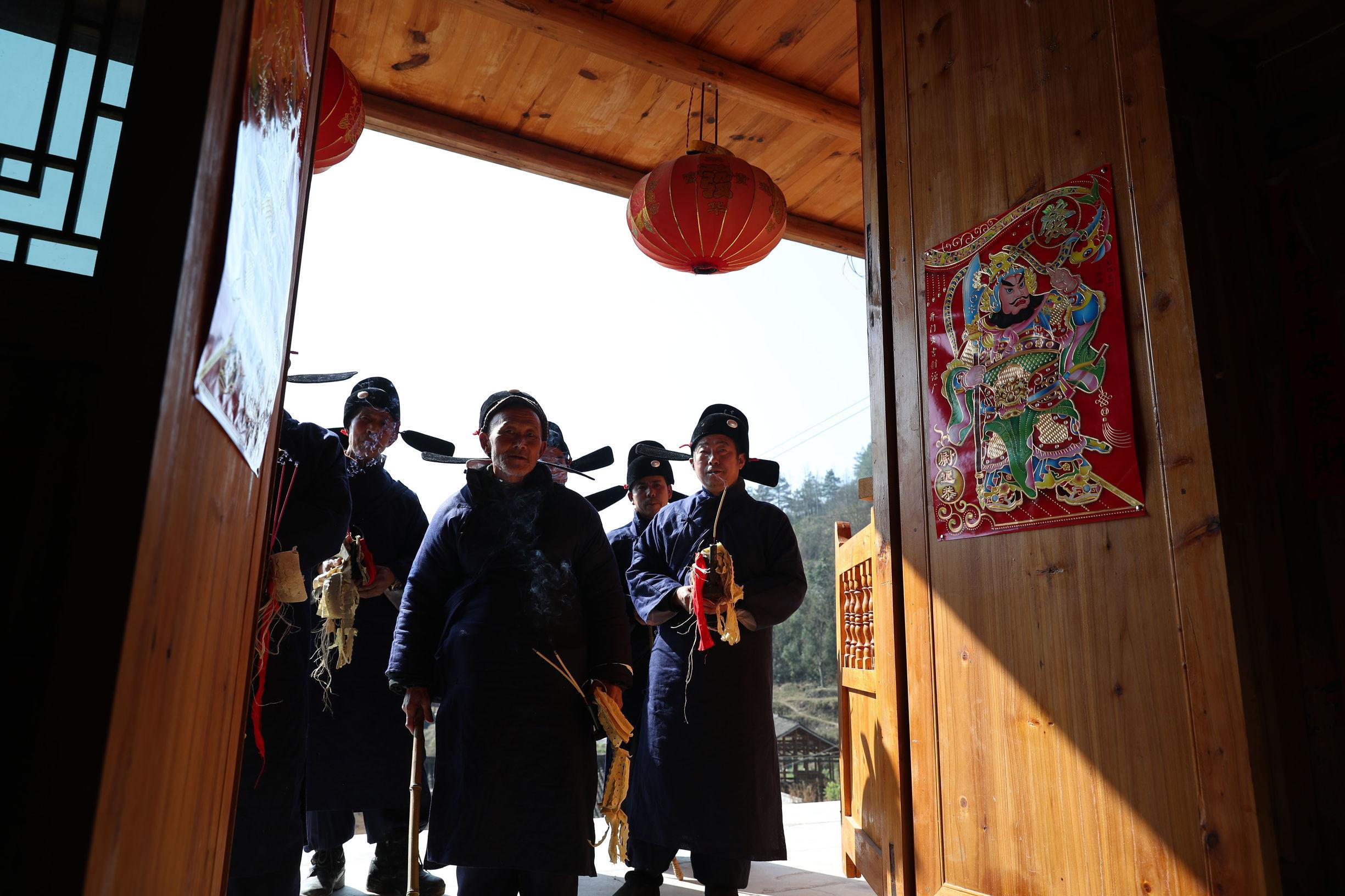 说春是石阡哪个民族，说春是石阡什么民族的（石阡百名春官“说春”迎新）