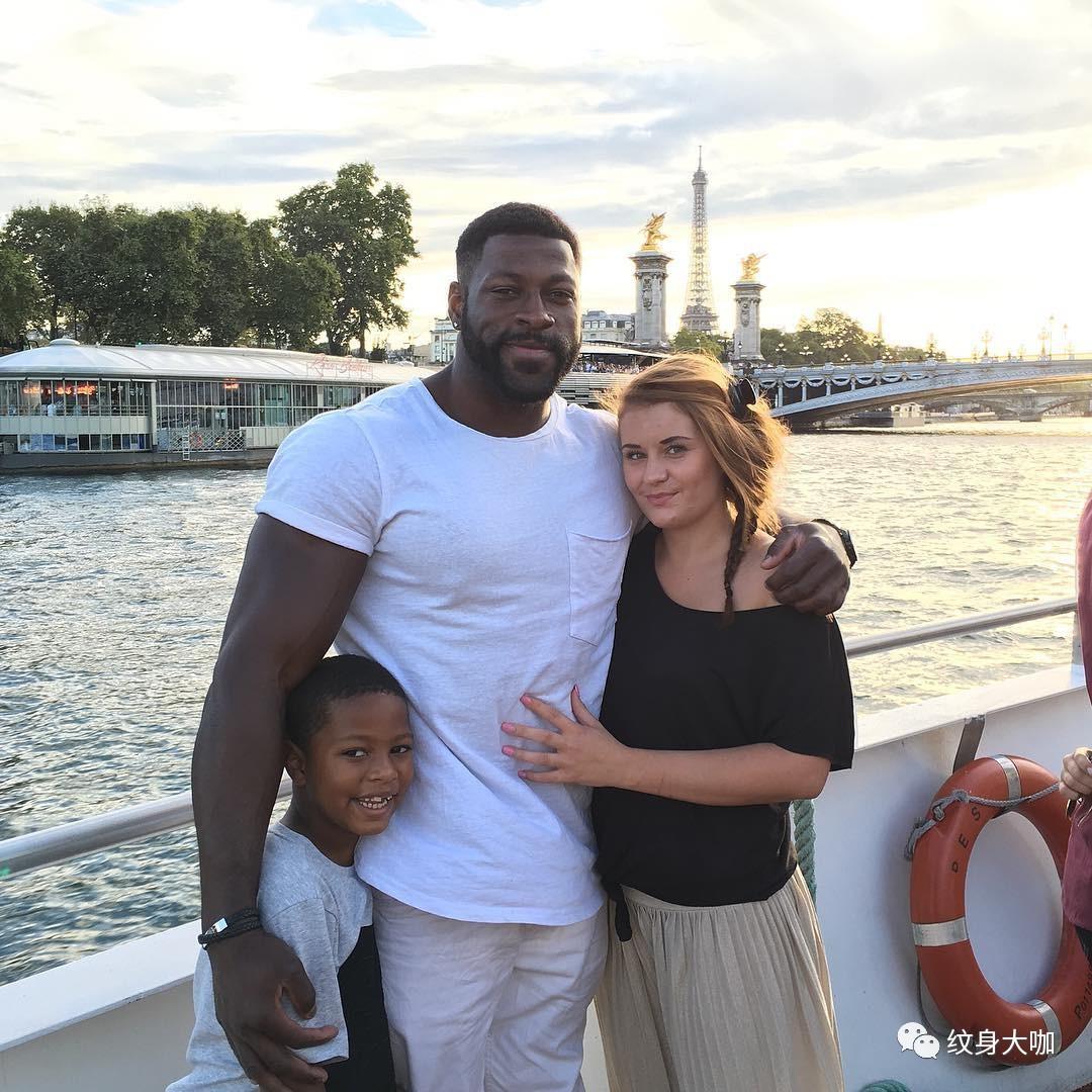 纹 身 男，微信头像，纹 身 男（却没看到他引以为傲的下半身）