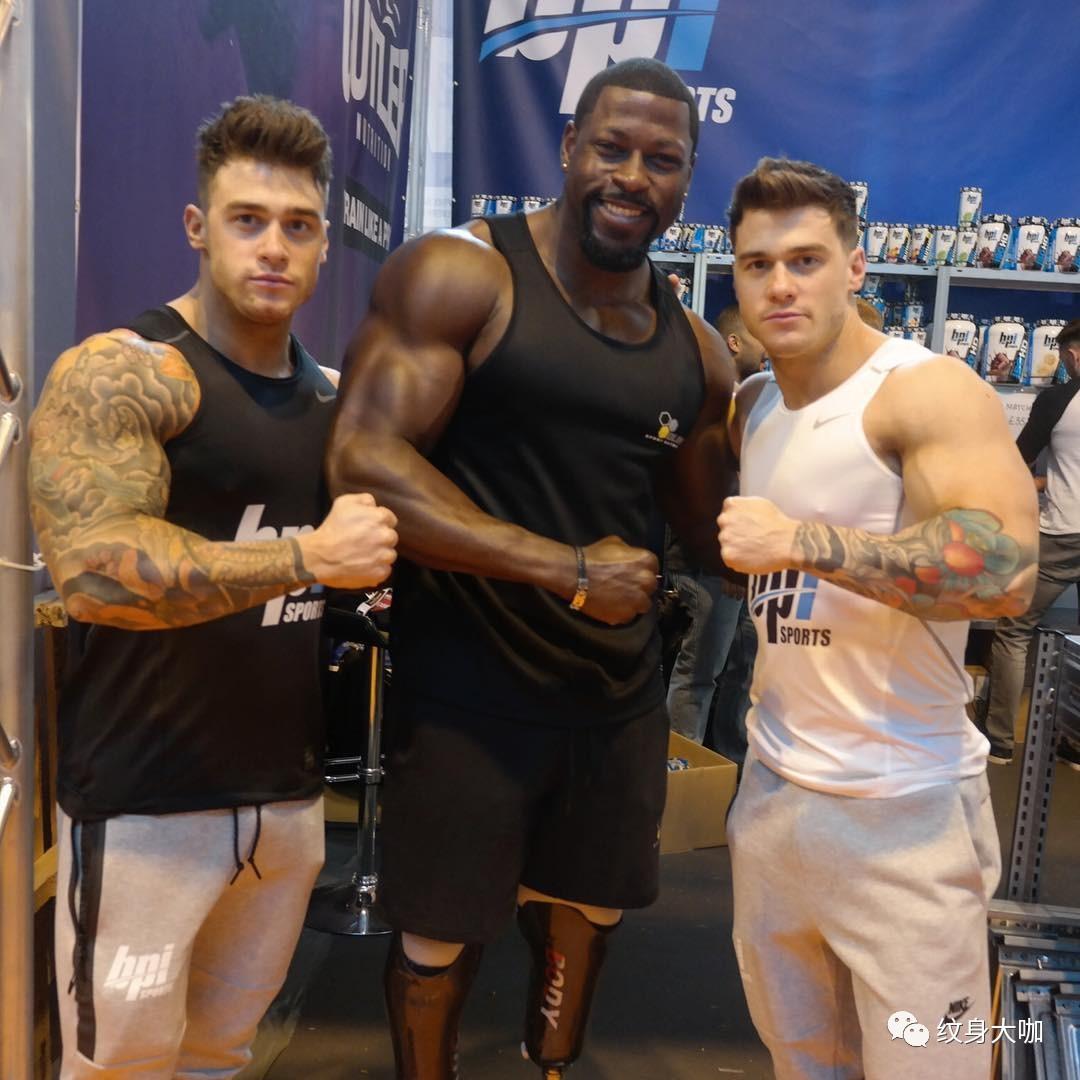 纹 身 男，微信头像，纹 身 男（却没看到他引以为傲的下半身）