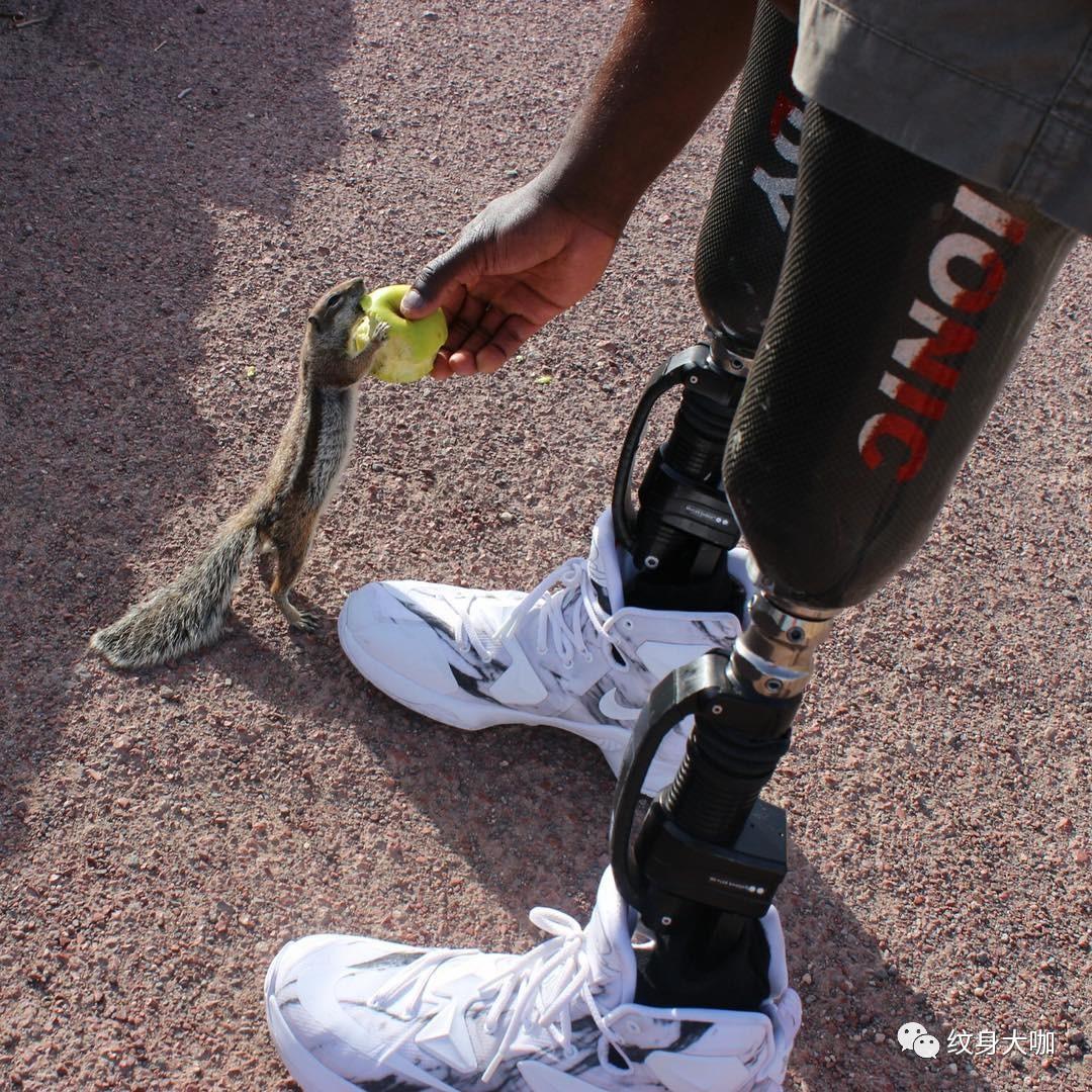 纹 身 男，微信头像，纹 身 男（却没看到他引以为傲的下半身）