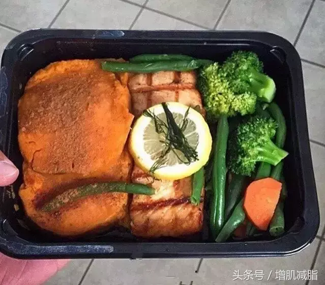 玉米糊糊多少热量，100克玉米糊的热量（不同食物的蛋白质含量是多少）