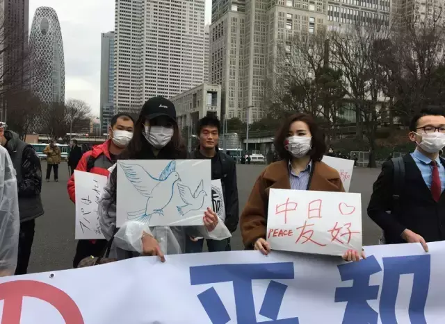 酒店挂日本军旗，世界各国的国庆节习俗（华人华侨走上东京街头抗议APA酒店）