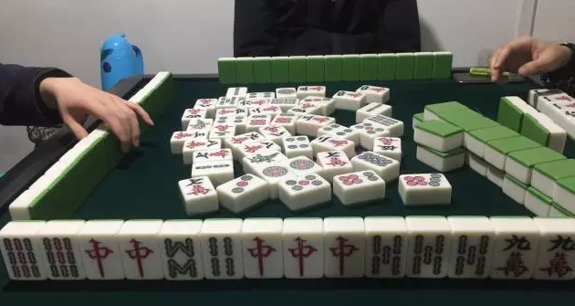 泸州鬼麻将的基本杀法一炮双响杀法，泸州鬼麻将2角群（先学学怎么“渠长城”吧——老王说麻将①）