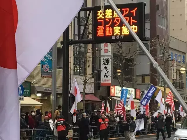酒店挂日本军旗，世界各国的国庆节习俗（华人华侨走上东京街头抗议APA酒店）