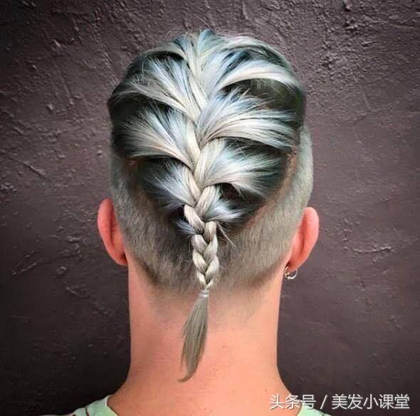 男生怎么扎辫子，男生怎么扎辫子不会散（欧美男士辫子发型）