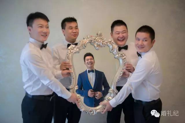 兄弟团与伴郎的区别，兄弟团与伴郎的区别在哪（新郎怎么和伴郎合影）