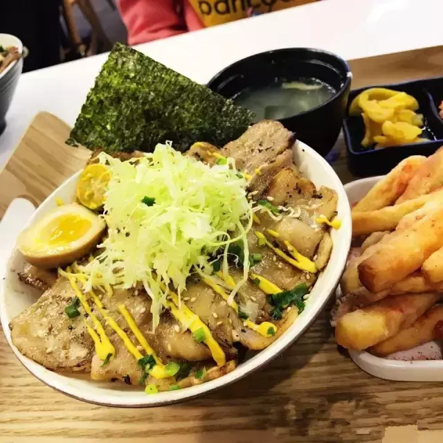 日式牛丼饭怎么做，牛犇饭怎么做（来一碗有故事的日式牛丼饭）
