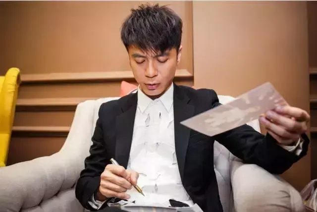 李克勤一生不变歌词分享，李克勤歌曲大全,一生不变（他驰骋乐坛30余年）