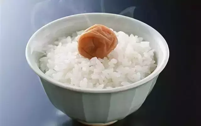 日式牛丼饭怎么做，牛犇饭怎么做（来一碗有故事的日式牛丼饭）