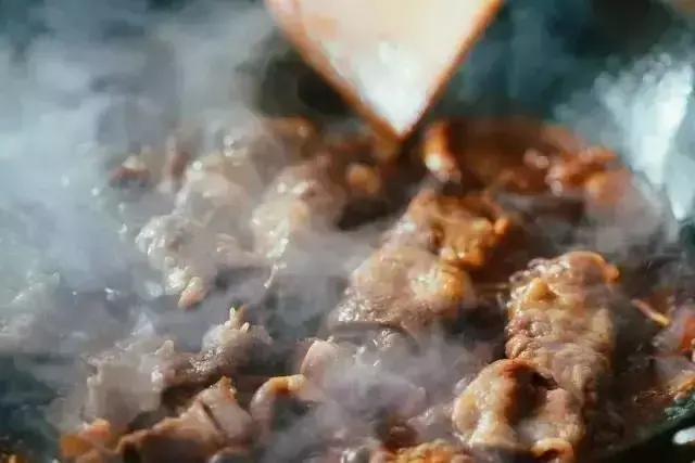 日式牛丼饭怎么做，牛犇饭怎么做（来一碗有故事的日式牛丼饭）