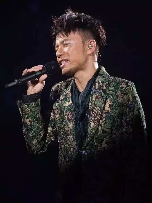 李克勤一生不变歌词分享，李克勤歌曲大全,一生不变（他驰骋乐坛30余年）