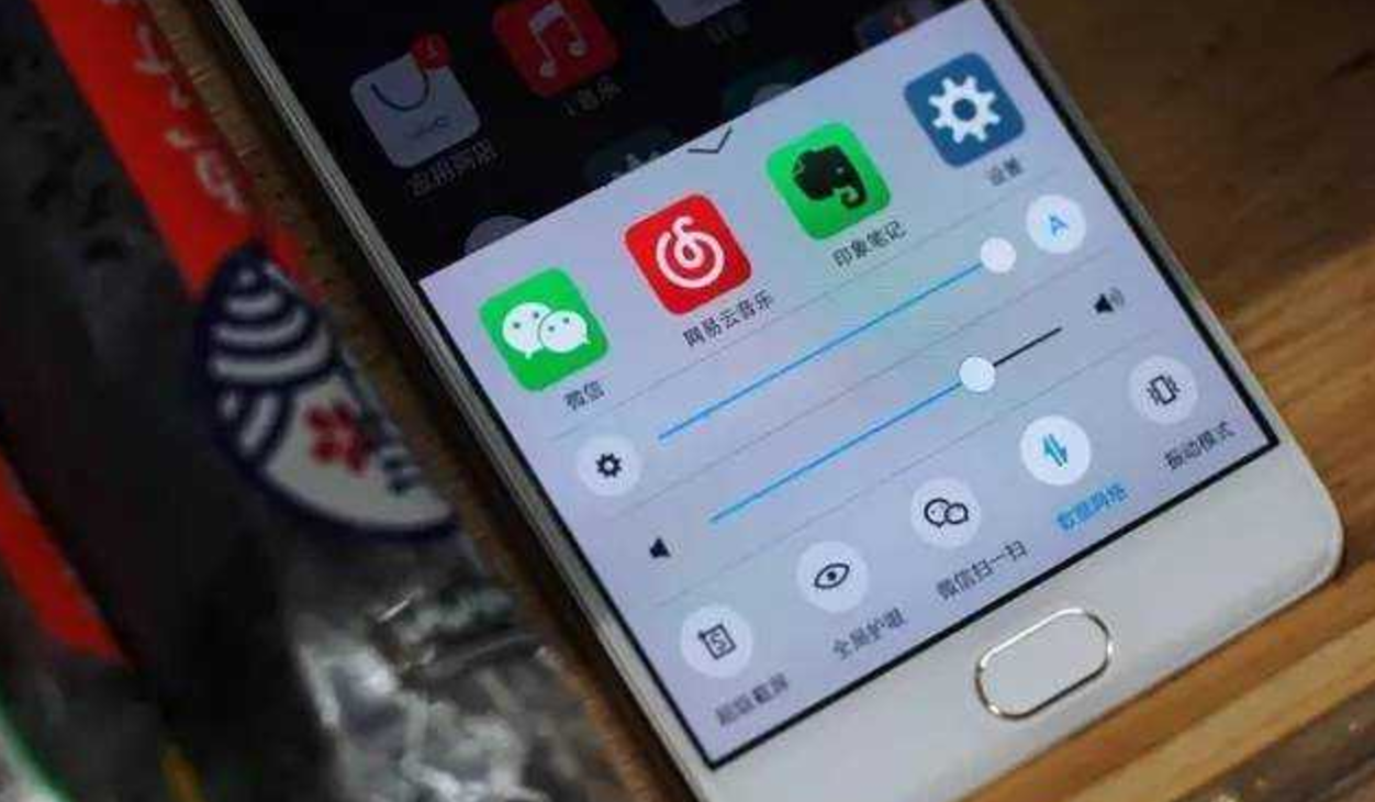 vivo手机手电筒在哪里打开，vivo手电筒在哪里打开（vivo手机Home键这2个另类玩法）