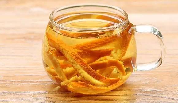 陈皮荷叶茶的功效与作用，陈皮泡水喝的十大功效（雨水时节防“寒湿”）