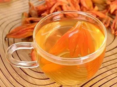 陈皮荷叶茶的功效与作用，陈皮泡水喝的十大功效（雨水时节防“寒湿”）