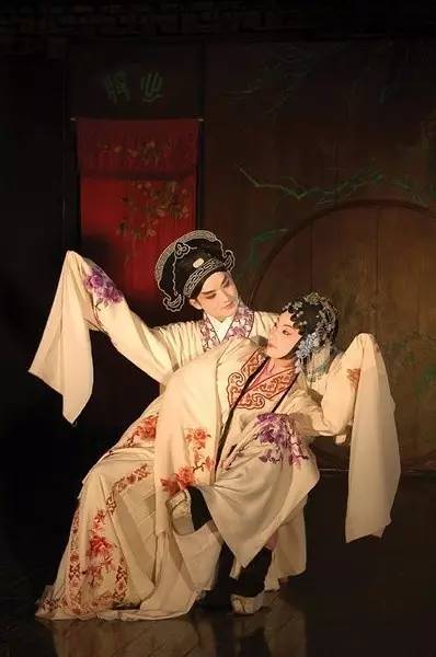 良辰美景奈何天是什么意思，奈何良辰美景奈何天啥意思（和昆曲来一场春的约会）
