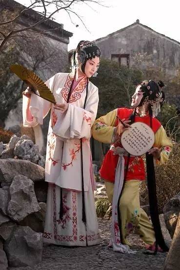 良辰美景奈何天是什么意思，奈何良辰美景奈何天啥意思（和昆曲来一场春的约会）